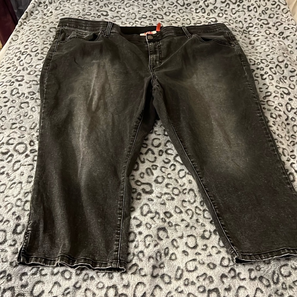Women's Black Capris